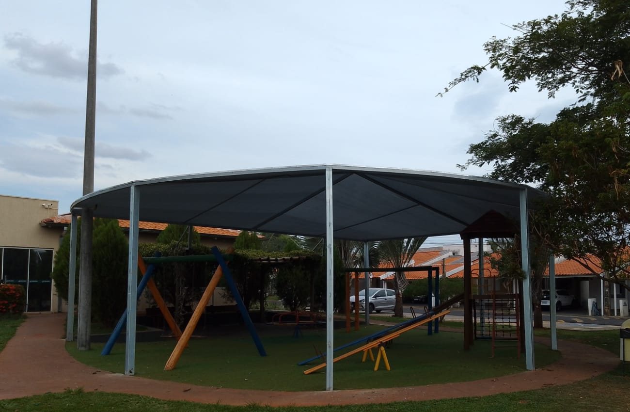 Playground da praça 1 com sombrite